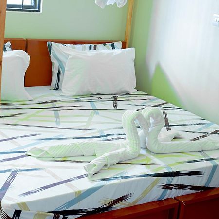 L&J Modern Backpackers Bnb Dar es Salaam Exterior photo