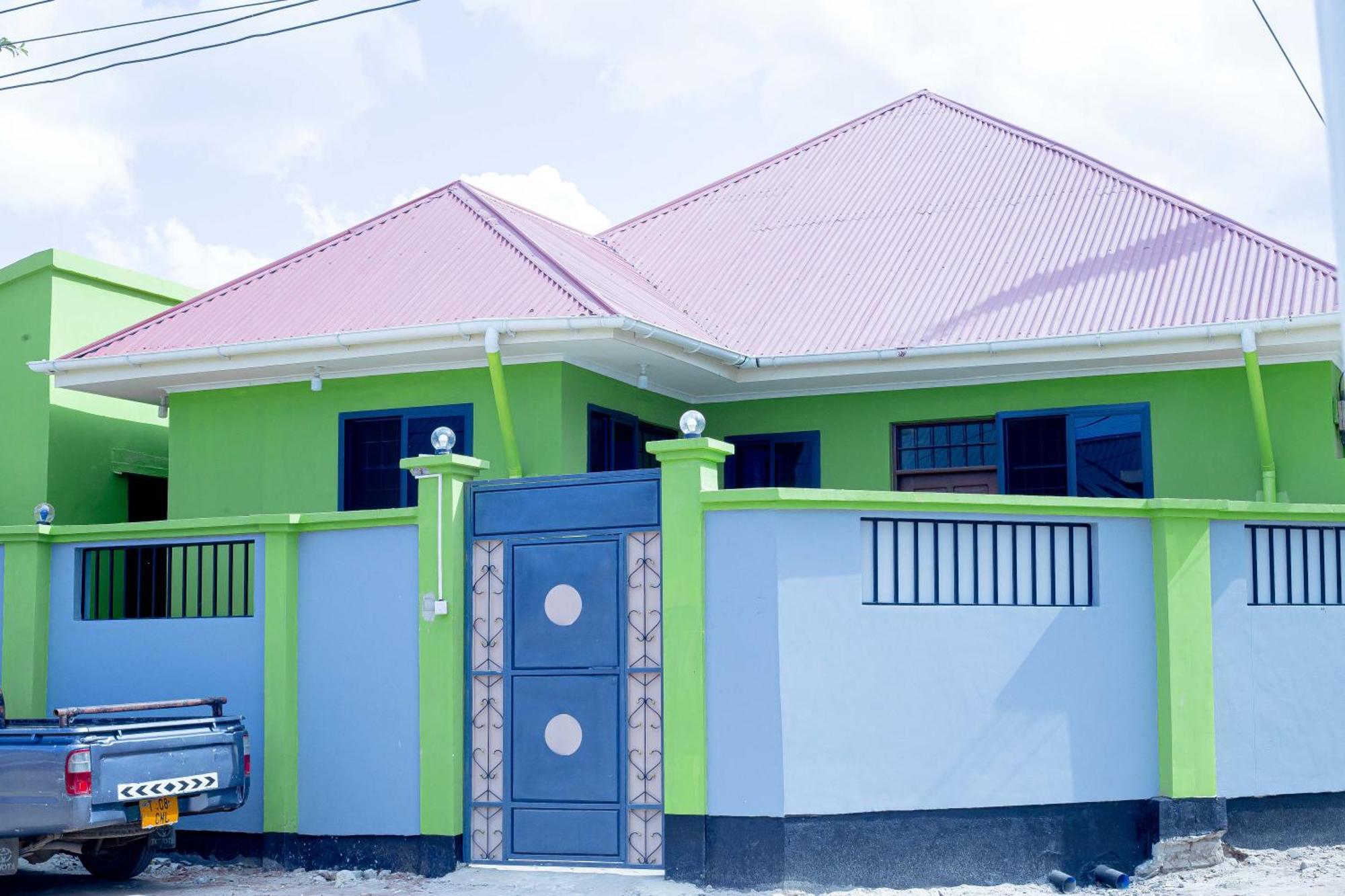 L&J Modern Backpackers Bnb Dar es Salaam Exterior photo